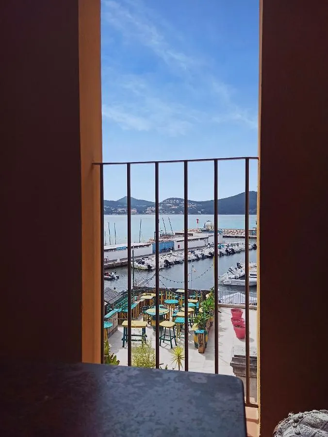 O Reves Ailleurs Bed and Breakfast Saint-Cyr-sur-Mer Bed & Breakfast